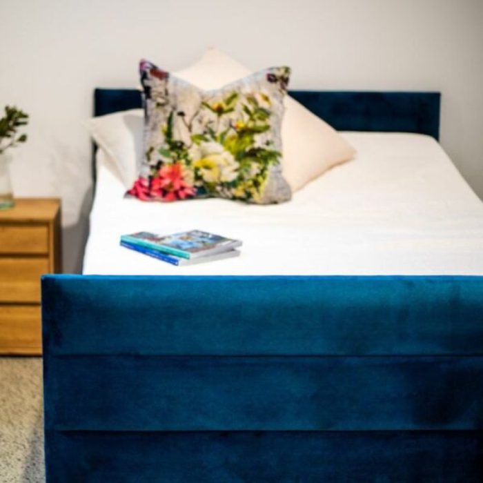 karlstead footboard royal blue in detail