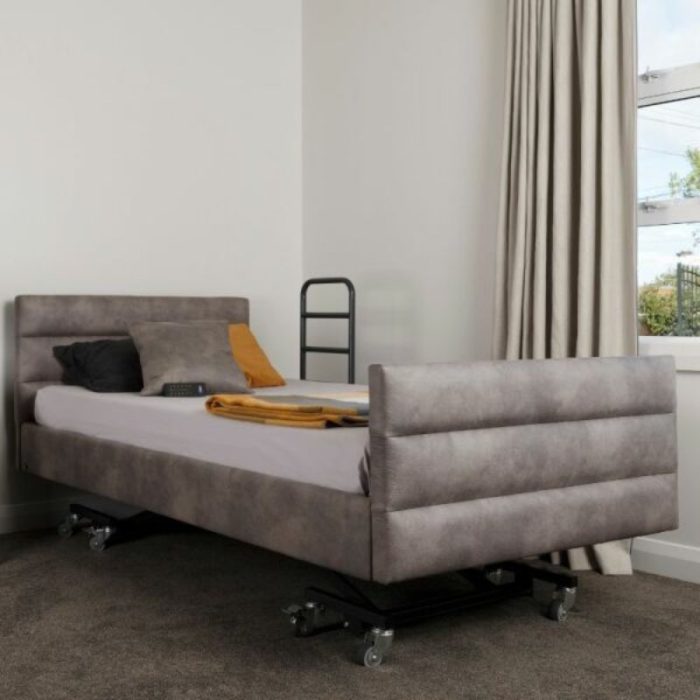 karlstead footboard on bed
